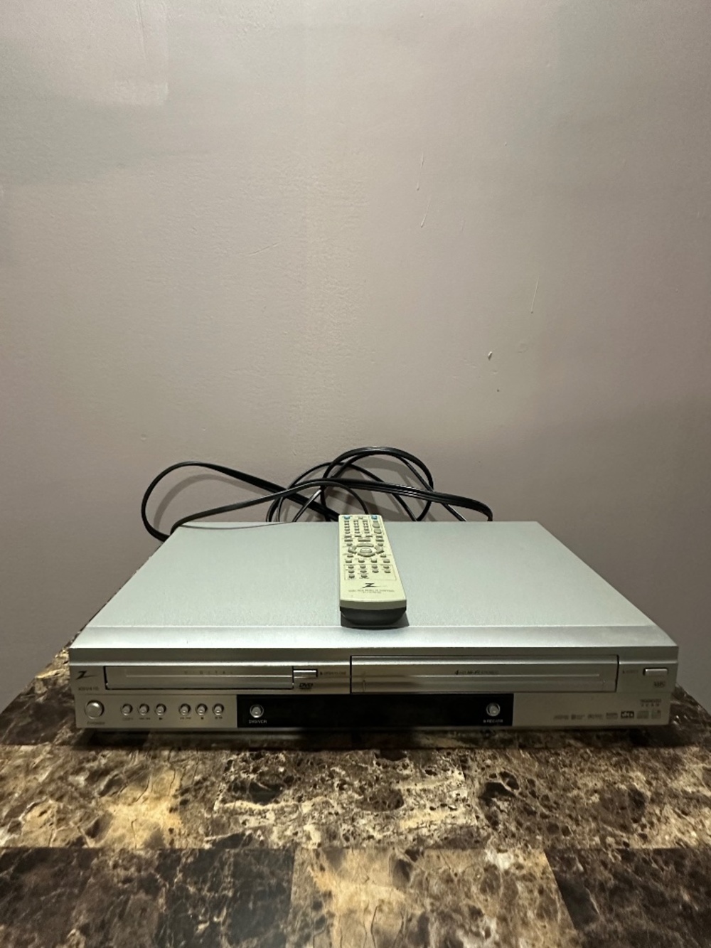 Zenith XBV410 4-Head Hi-Fi Stereo VCR and DVD Player